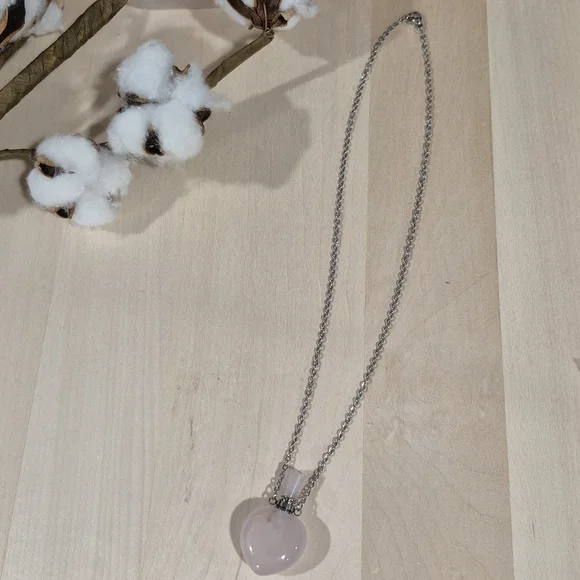 🩷🩷NEW🩷🩷 BEAUTIFUL!! Rose Quartz Heart Shape Perfume Bottle Necklace - Picture 6 of 12